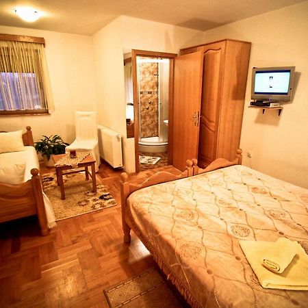 Kod Ribica Bed & Breakfast Jasenovac Luaran gambar